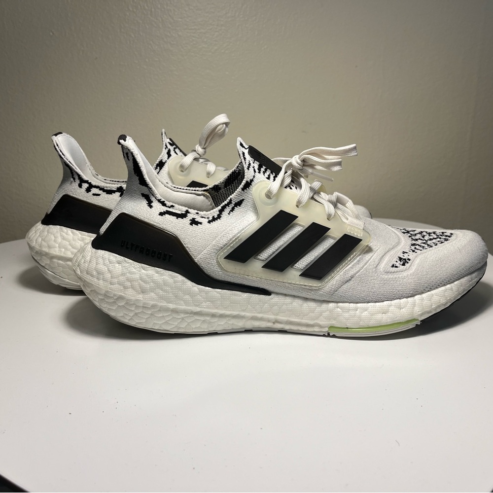 Adidas UltraBoost 22 “Non-Dyed Zebra” White Sized Mens 9 1/2
